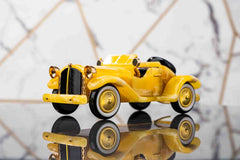 Gintaro automobilio figurėlė – rankų darbo skulptūra