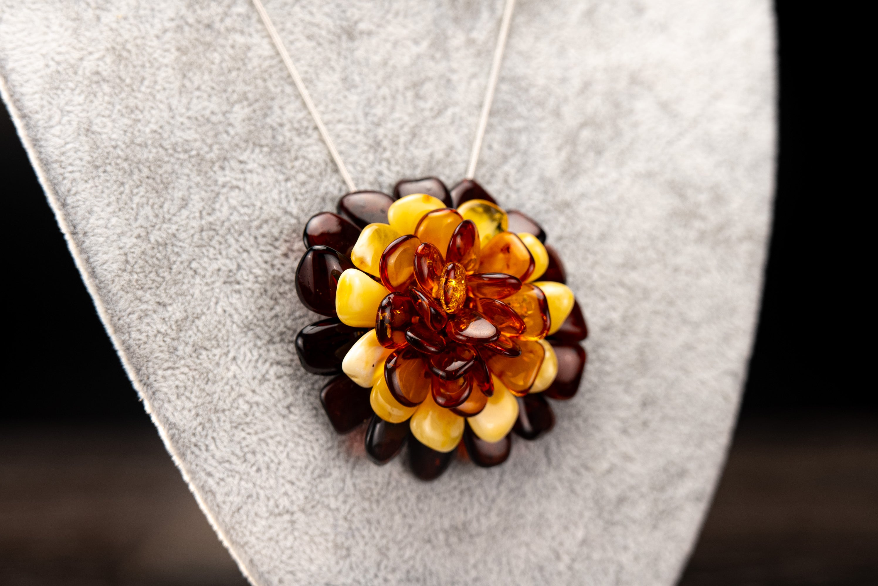 Flower Pendant/ Brooch
