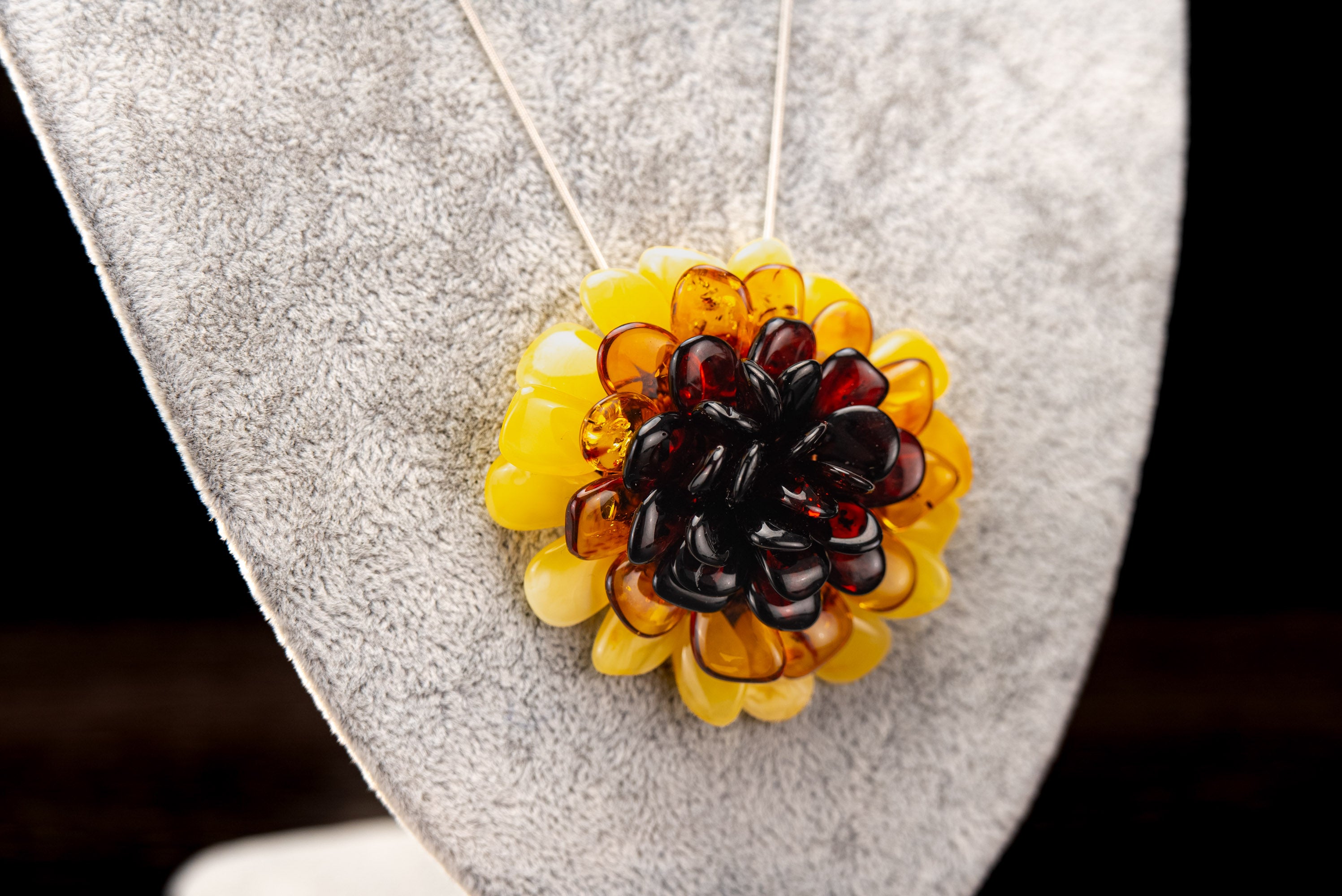 Flower Pendant/ Brooch