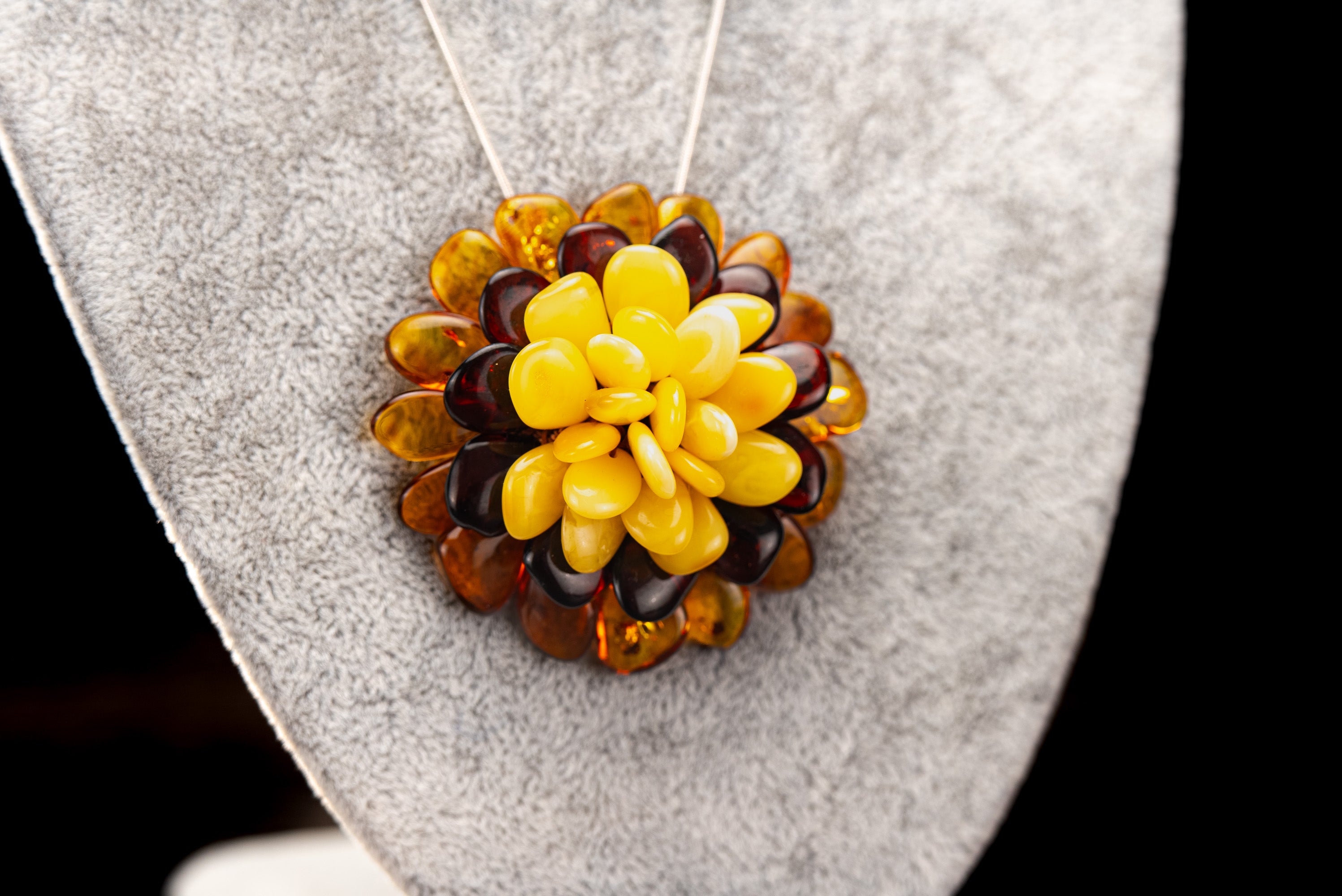 Flower Pendant/ Brooch